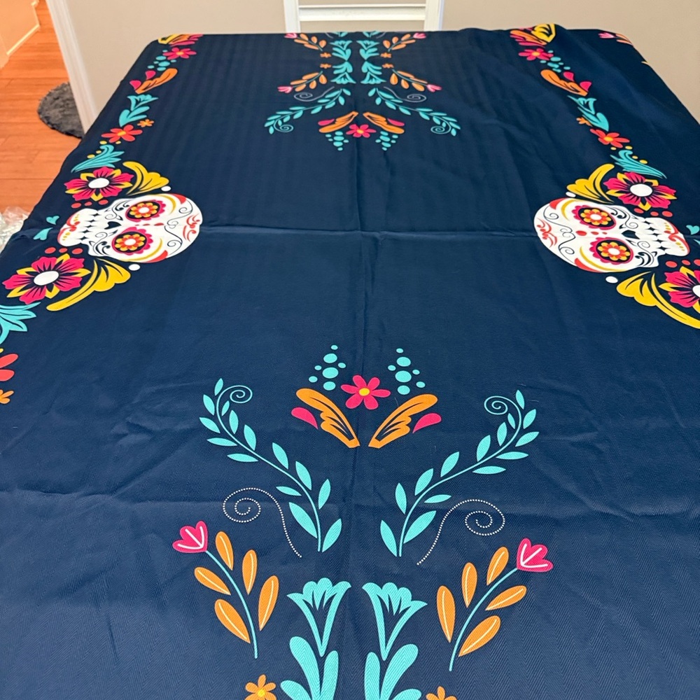 Dia De Los Muertos, Floral Skeleton table cloth - Picture 3 of 7